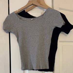Uniqlo Gray and Black Short Sleeve Tops